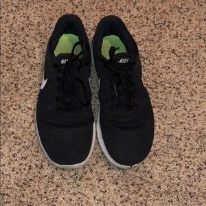 Black Nike Free Runs Size 8.5